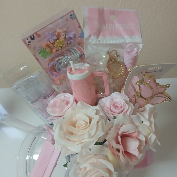 Stanley Pink Quencher H2.0 Tumbler with Accessories - Picture 3 of 3